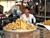 Bagan: venditrice di frittelle